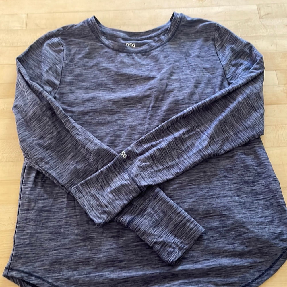 Women’s long sleeve shirt size M